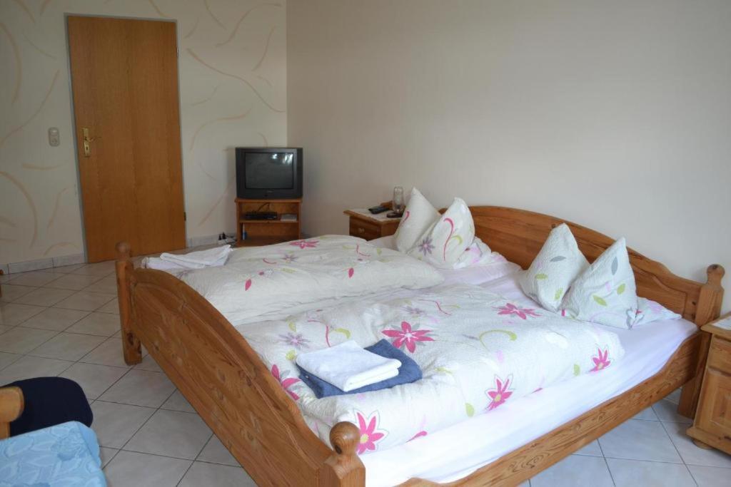 Birkengaststaette Hotel Wittmund Buitenkant foto